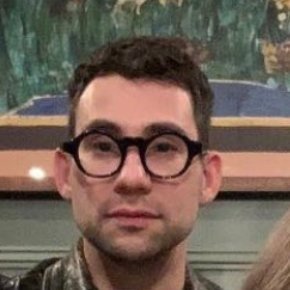 four facts to remember about me while u scroll:
i am a LEO
i am SIX feet TALL
my parents DON'T LIKE me
i was NOT impressed by jesus dying for our sins