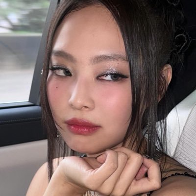 mothernnie's profile picture. https://t.co/09oKXJeNn2