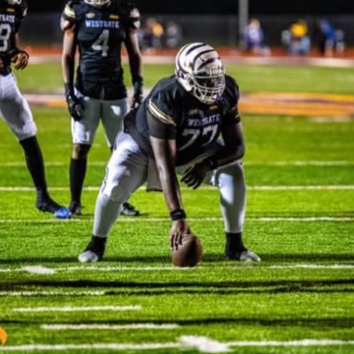 Student Athlete📚. Class Of 24’ 🎓🏈. Westgate High💛💜. 6’1, 305lbs Offensive Center/Guard⚜️ New Iberia, LA📍 3.0 GPA.