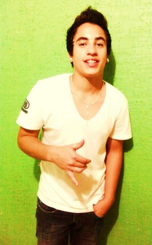 Intaoo sou um caraa muitoo trrreee é so conhecendo pra sabe :D