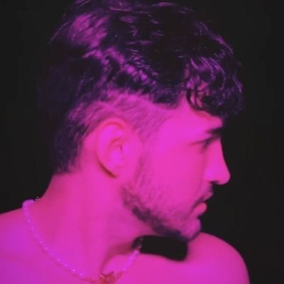 ocorpotequeima's profile picture. um oceano pra quem precisa fugir e uma âncora pra quem quer se encontrar 🩵 @jaoromania

se não gosta de tempos de glória sai🏰