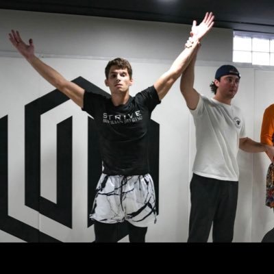 MMA fan who loves to gamble YTD betting: +4.22u 2024 betting -28.47u BJJ Purple Belt🥋 https://t.co/DcxWy6XkEf jersey