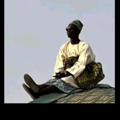 tranessiab's profile picture. introvert 🖤