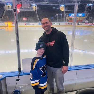 Dad to 3 boys🤙🏼Husband. Iced coffee. Hype man for NOD43, my 13yo DJ/music producer. 🏒cards. #ALLCAPS #stlblues #TimeToHunt #Flames