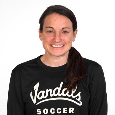 Assistant Soccer Coach- University of Idaho • UConn and San Francisco Alumna • Mom to 👧 👦 🐶 🐈‍⬛