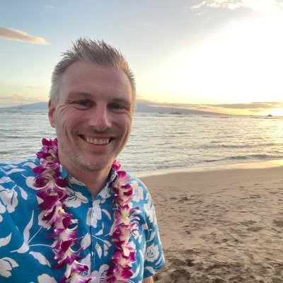 Family man, tech writer, lifelong Oregonian, UO alumni, runner, surfer, avid sports fan (Ducks, Blazers, Padres, Cowboys)