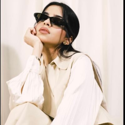 Shamstbh's profile picture. Fashion Designer | Sci-fi geek | it's either dark psychedelic or androgyny | Lee addict