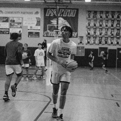 CG #6🏀 | South Eastern Prep C/O 2025 Orlando FL📍| 6’5 | Instagram: kemani.hoops|Email: Kemanimcallister@gmail.com |