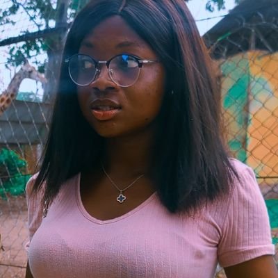 Bettyyiee's profile picture. Computer science grad 🎓 | Customer service representative by day, virtual assistant by night 💼| Passionate about tech and style| Tweets reflect personal view.