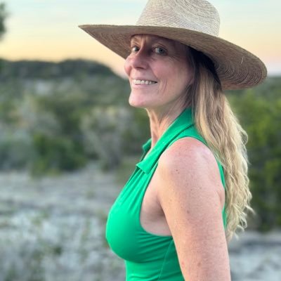 ❤️Classic Texas Beauty❤️ Milf&Gilf 57  Soft curves, toned body and a stunning smile. Witty and humorous. Rural, outdoor artistic content.