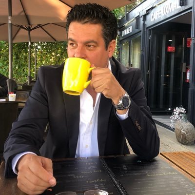 Durangólatra. PolitóLOBO 🐺 Empresario de la comunicación y PubliRelacionista. CEO Agencia R y creador de @PoliticaNegocio Libre comunicador en positivo.