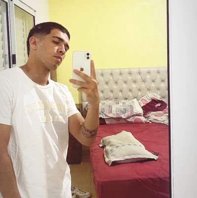 Perdí el otro twitter, creo.
'Nací bostero gracias a mi papá y moriré bostero como todos ustedes'