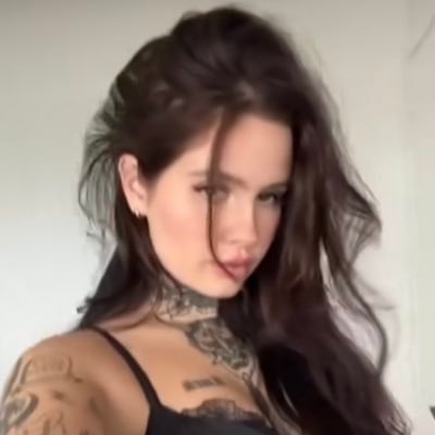 CasualAvril's profile picture. Professional Rocker