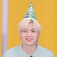 Things on Yoongi's head 🍊(@lolasugabiased) 's Twitter Profile Photo