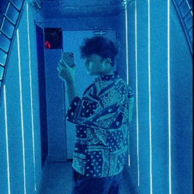 viv2thestreets's profile picture. me with my tray of lmaonades