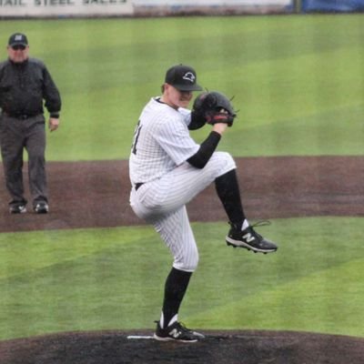 @Umpqua_Baseball //
LHP //
6'0 185 lbs