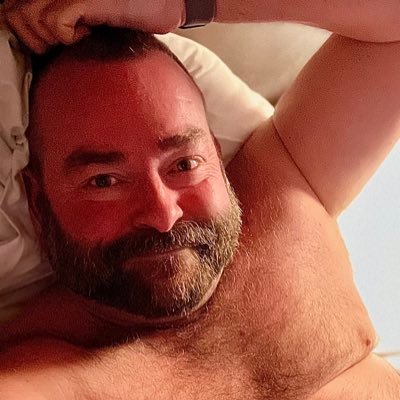 Just a hairy 🐻 who likes to show off and enjoys some compliments! Retweets are highly appreciated!🔞🚭 https://t.co/KKvLYMPMlw https://t.co/c5mYUWjrFa