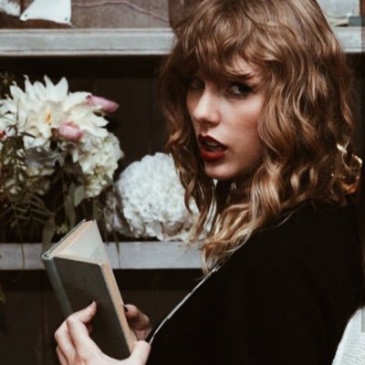 always in my red and folklore eras. yours truly a bookish swiftie. lover of perfumes and vinyl collecting. eras syd n1,n2