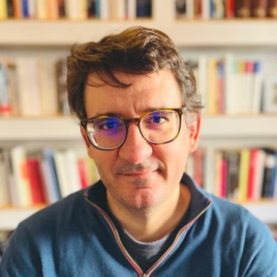 Profesor (CD) en la Facultad de Educación de la UCM. Teoría e historia de la educación. Cuido de mis dos hijos. Mientras, intento leer, cocinar, correr…