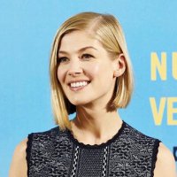 Rosamund Pike Source(@RosamundSource) 's Twitter Profile Photo