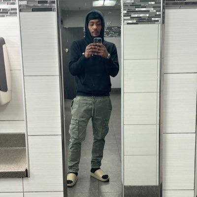 Money_Mitch1000's profile picture. if you really know me just forgive me now 🫣😂. 🥂 to the fuckery