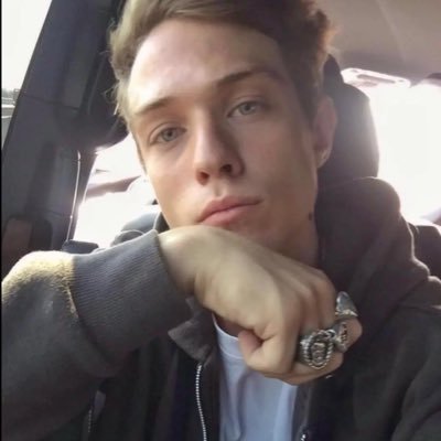 auraacircle's profile picture. @AURACAPXII 4REAL