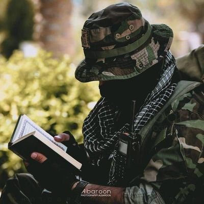قال الإمام علي (ع)
ضع ثلاثه في ذهنك
لا رحه في الدنيا
ولا سلامه من كلام الناس
ولا نجاه من الموت