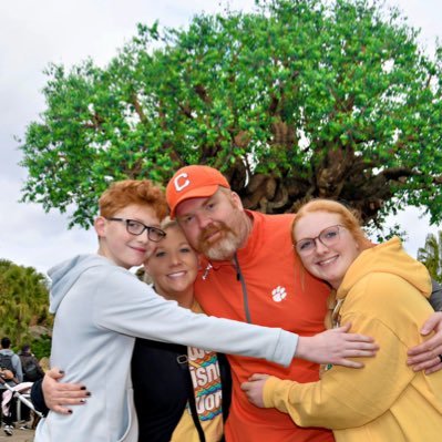 Mom 👩‍👧‍👦, wife 👩🏼‍❤️‍👨🏻 & nurse👩🏼‍⚕️. Living life on a softball field somewhere ❤️🥎☀️