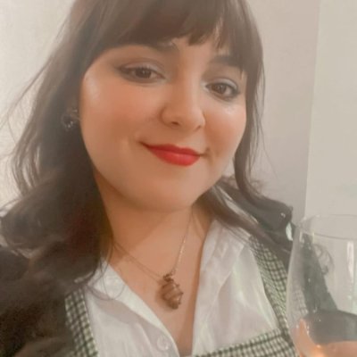 amrs_06's profile picture. I want it tobe, like, messy.

Your favorite drunk tia.😝