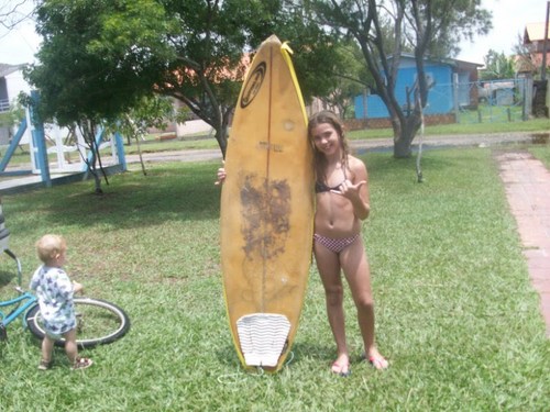 Bailarina,estudante,meio doida...Filha da minha mãe d o meu pai.Hahah mais isso todo mundo sabe..Y Love You ....