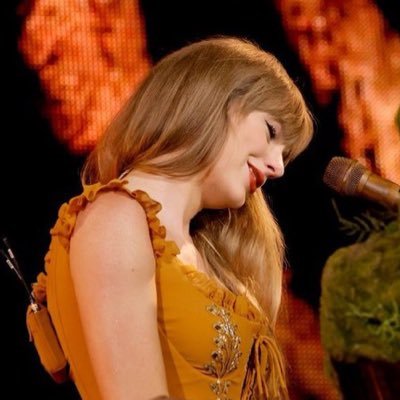 free palestine🇵🇸 Mostly known for being a taylena and getaway car stan. || 1989 tv defender || TN follows! || taydirector