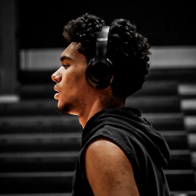 6’2 guard •OTP ‘25 • ig: Jaydon.Cole.22 • Email- Jaydon.Cole@gmail.com • Hs- Kings Ridge Phone number- 352-804-2422 4.0 GPA