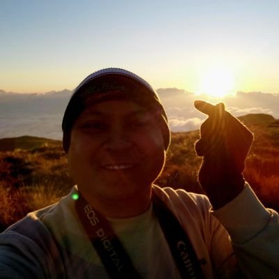 doubledoubloons's profile picture. Adulting sucks.
