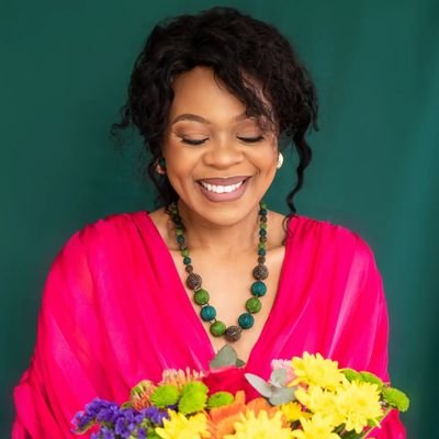 Author. Speaker Yvette Ratshikhopha🇵🇸📚🌍