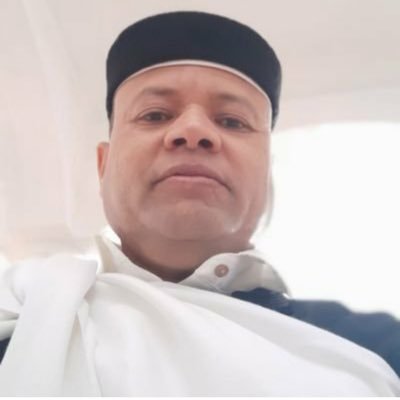 إنسان أعيش مُحاولاً أن أكون مفيد ومُختلف لمن تجمعني بِهم دُروب الحياة