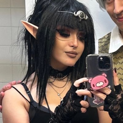 MxxnStxneFawks's profile picture. POGGIES