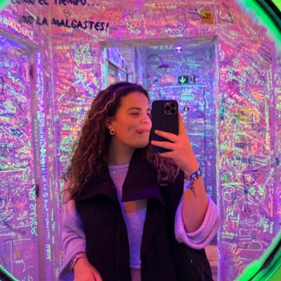 caarlaatoorraas's profile picture. Si vede bene solo con il cuore. L’essenziale è invisibile agli occhi🦋