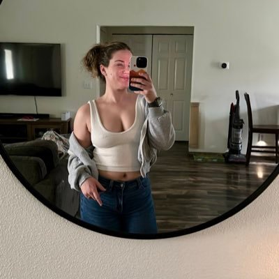 kaylaanicholex's profile picture. she/her 🚑🌲♊️