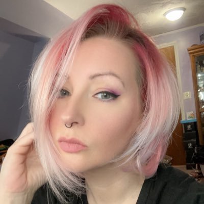 Creep1tWe1rd's profile picture. over-educated under-loved @ICENINEKILLS loving cat lady