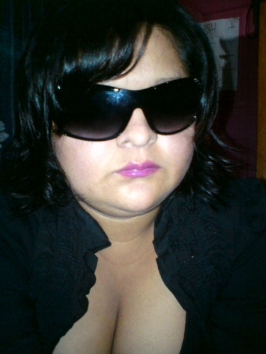 Soy una chava alegre ke disfruta de la vida y soy muy adicta alas redes sociales. =)