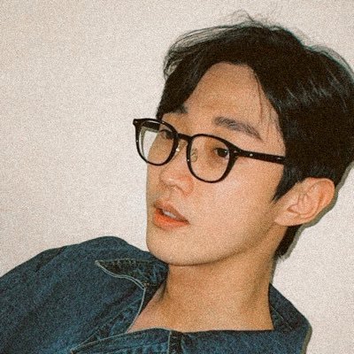 나 정진영 팬인 것 처럼 보여?? • long-haired jinyoung enthusiast