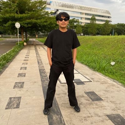 orangnya rendah hati banget, di bilang keren aja pasti senyum 🌼