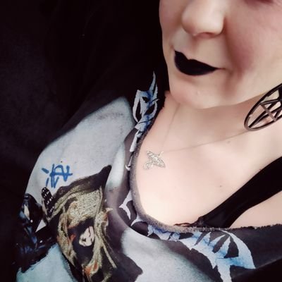 ü40 | BDSM | Goth | #proChoice | Polyam | verheiratet mit dem ❤️Mann | Wolfshexe von @HalfdanDschwarz 🖤 |