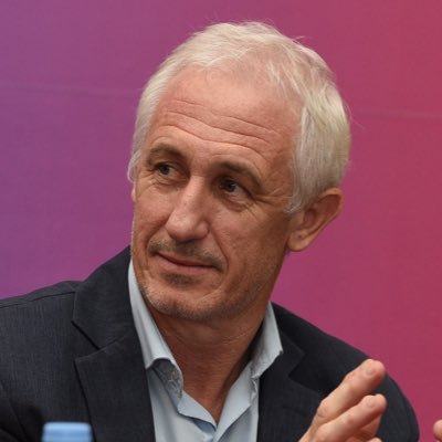 Papá de dos bellezas. Secretario de Cooperación Gobierno de Santa Fe. Campesino de corazón. Contador y MBA. Hincha de Boca.