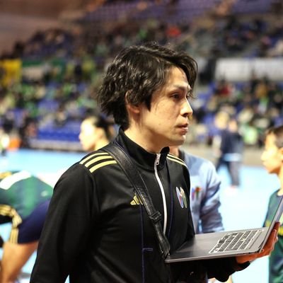 ハンドの事だけでなく、日々思ったことや思い付いたことをメモ代わりに呟いていこうと思います。
無言フォローや勝手にRT、ウザ絡み等しちゃいますが、迷惑だったら気軽にDMなどで教えて下さい🙇♂️
どうか仲良くしてください😁
#リーグH #ハンドボール