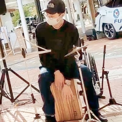 ダーマ神殿にて転職済。9割フィクション。vaper。車椅子。見かけたら助けてください。口からデタラメ。現実社会ではよく話しません。音楽初心者。ドラム不可になってカホン。ベース。ウクレレ。キーボード。落語。全ては運信者。記録。