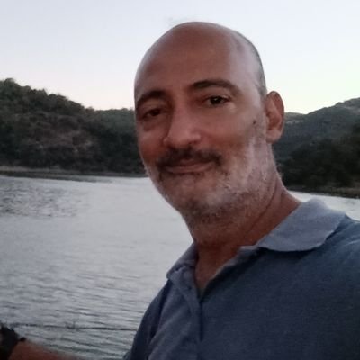 Creo en esfuerzo personal, en el derecho y en los deberes. Estoy seguro que el estudio y el trabajo constante te permiten alcanzar las metas personales.