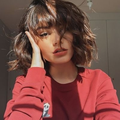 ﴿فَضحِڪَت فَبَشࢪنَاهَا﴾
فتاۿ لاَ تشبۿ إلاِ نفسۿا
↫رُوح طِفلۿ وَعَقل بَالِغ