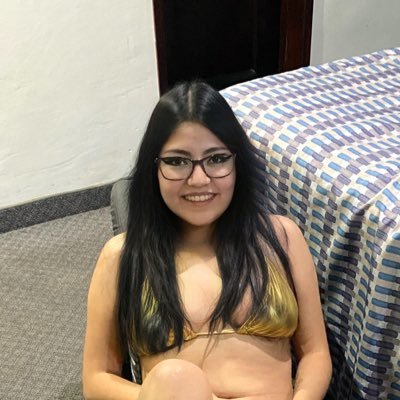 Hola!! soy Aleida, chica de 18 años de la Ciudad de México, creadora de contenido para adultos.