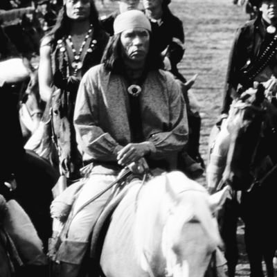 “Protegeré a mi pueblo si vivo. Por mi parte no temo porque tengo la palabra de Usen”. 
Geronimo